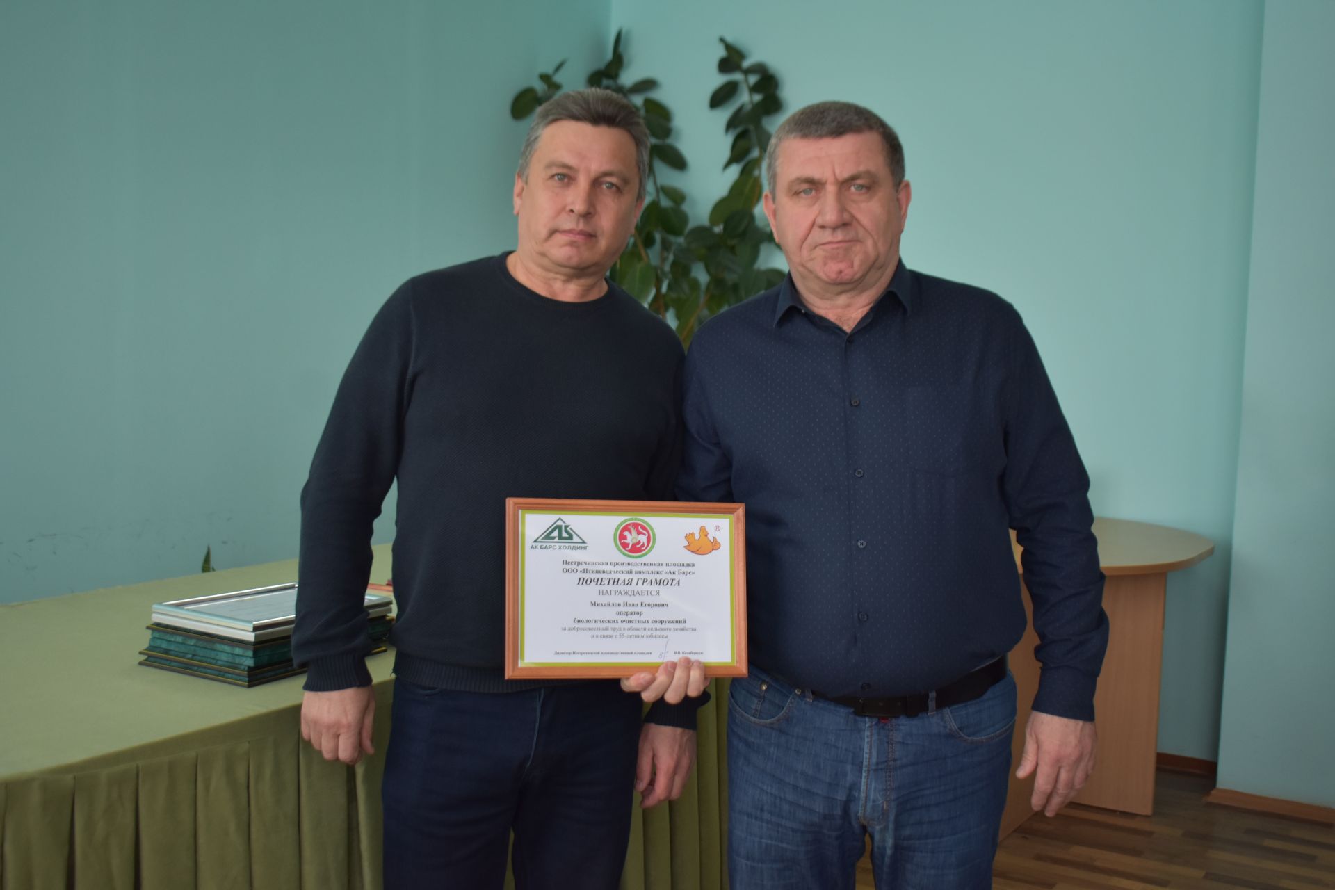 В Ленино-Кокушкино наградили лучших работников птицефабрики и юбиляров