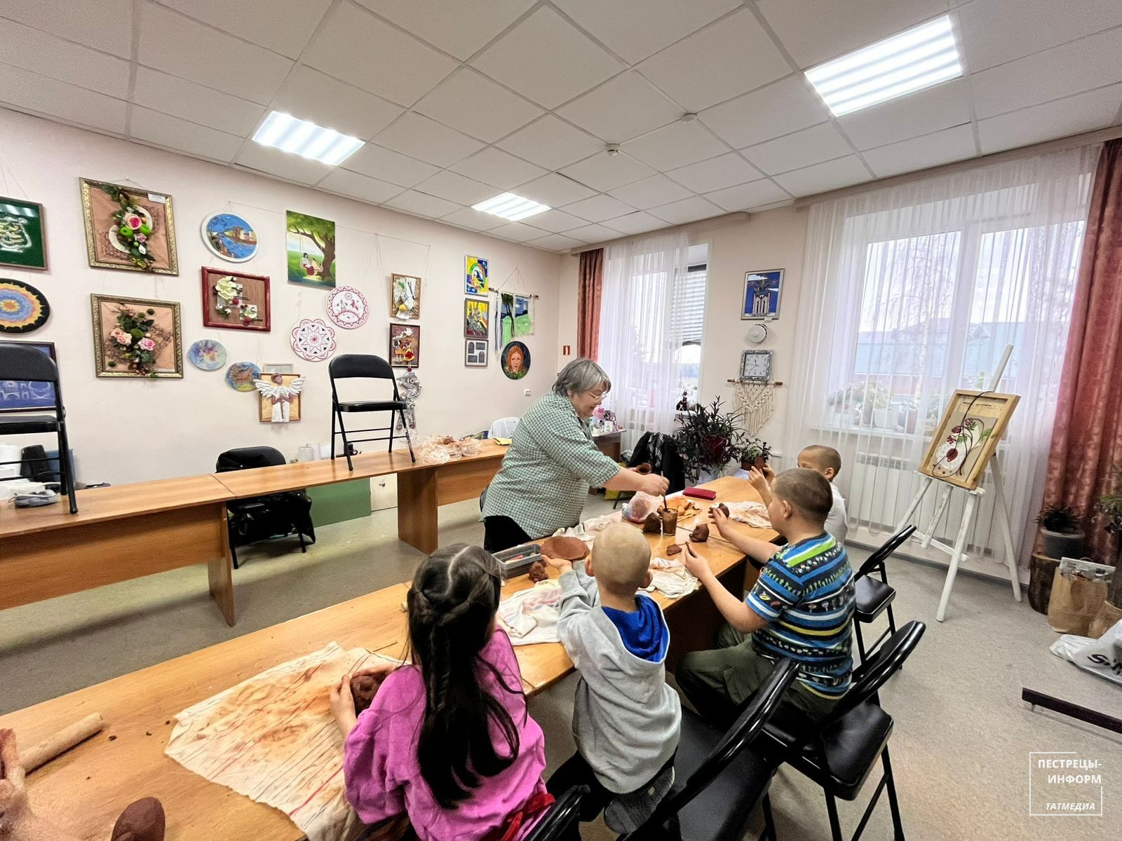 В Пестрецах провели творческий мастер-класс по лепке из глины