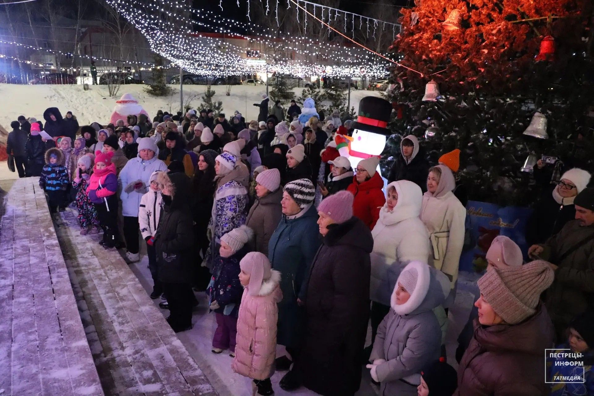 В Пестречинском районе открыли главную ёлку