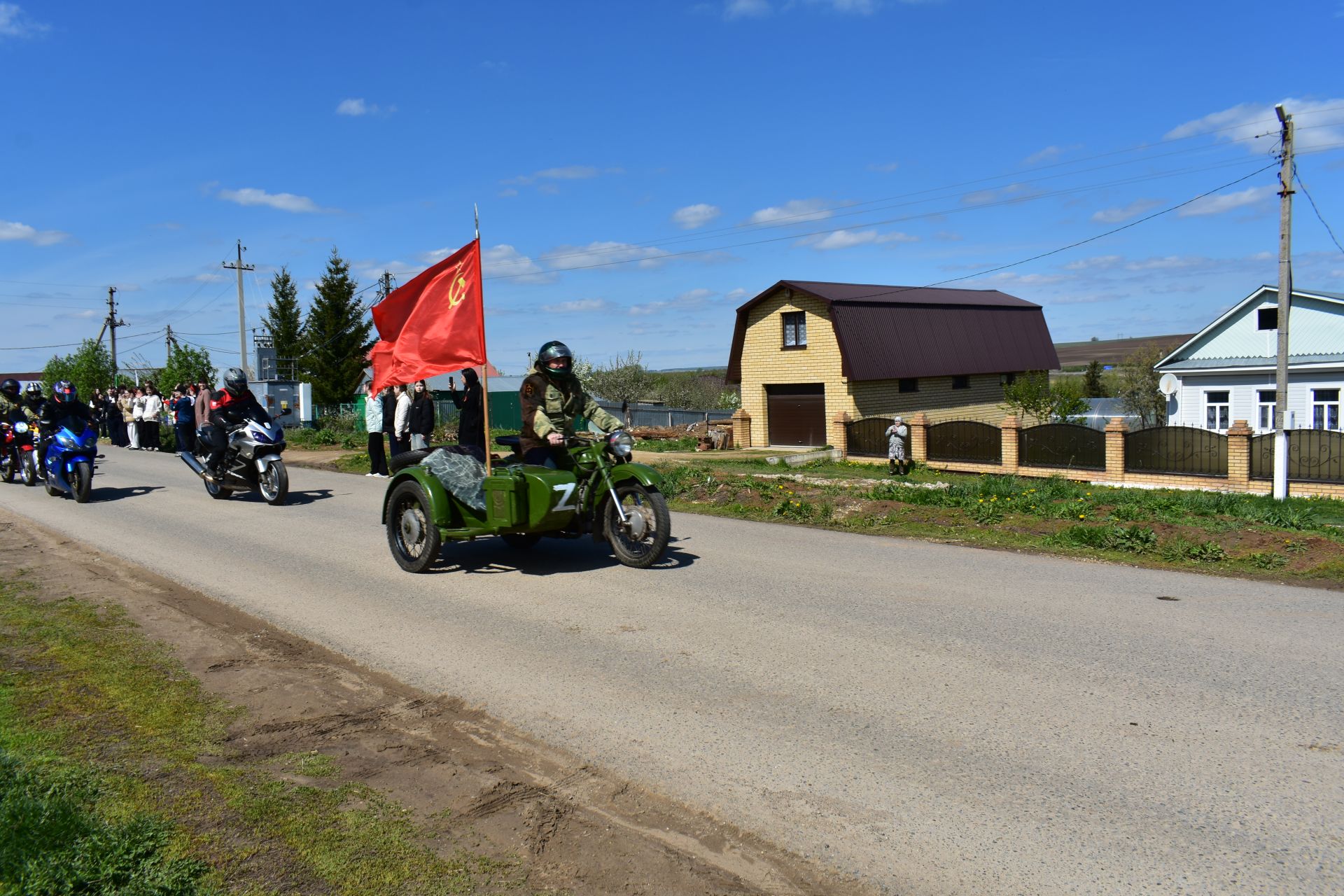 В Пестречинском районе прошел патриотический автопробег
