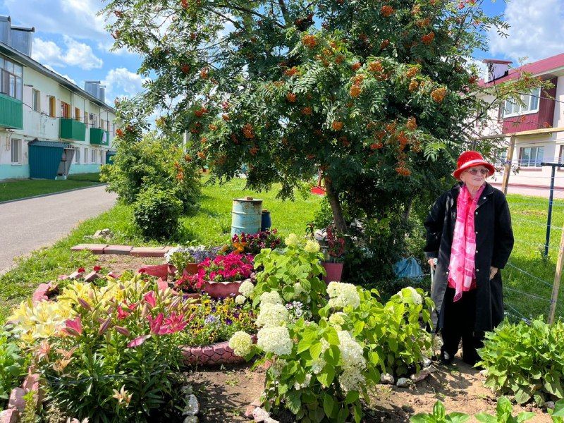94-летняя жительница Пестрецов 25 лет выращивает цветы для радости