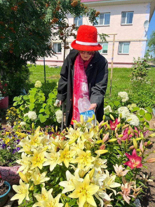 94-летняя жительница Пестрецов 25 лет выращивает цветы для радости