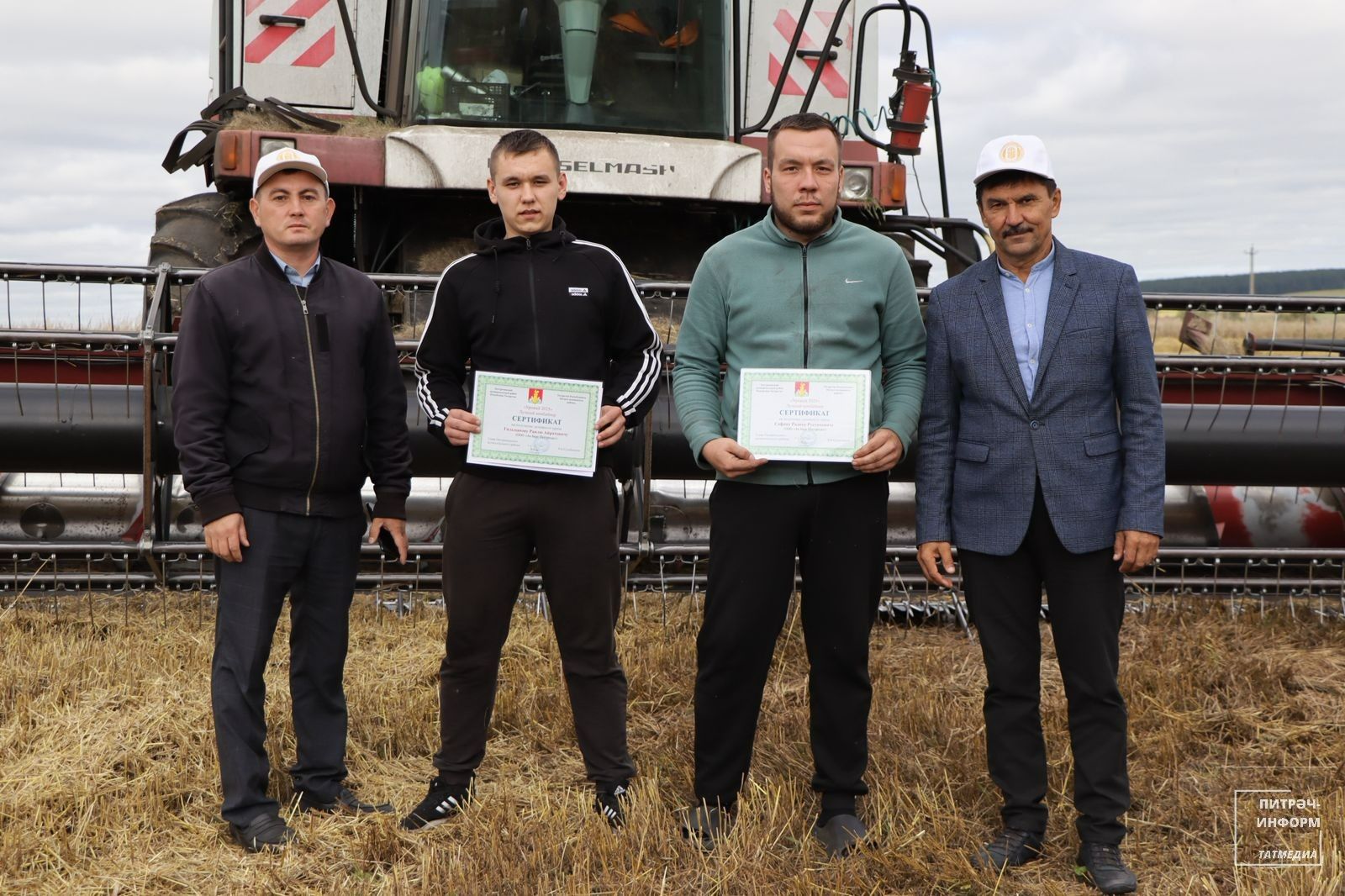 «Ак барс-Питрәч»нең 10 аграриен бүләкләделәр
