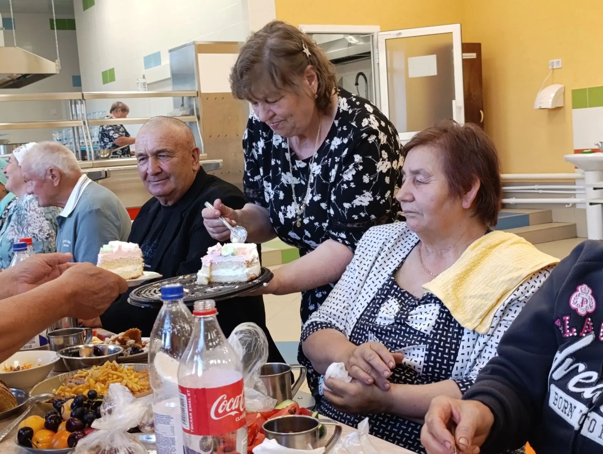 В Шалинской школе встретились одноклассники спустя 50 лет