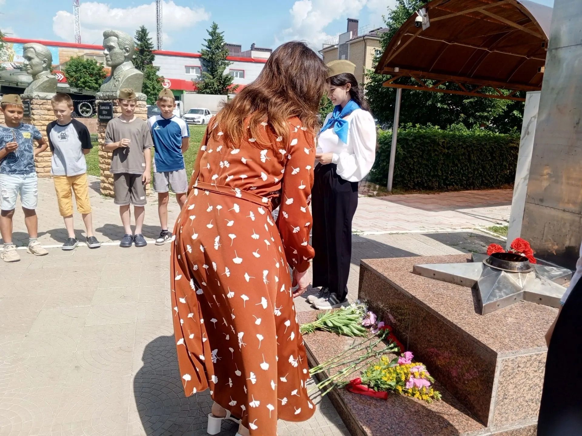 В Пестрецах школьники провели акцию памяти «Реквием» у Вечного огня