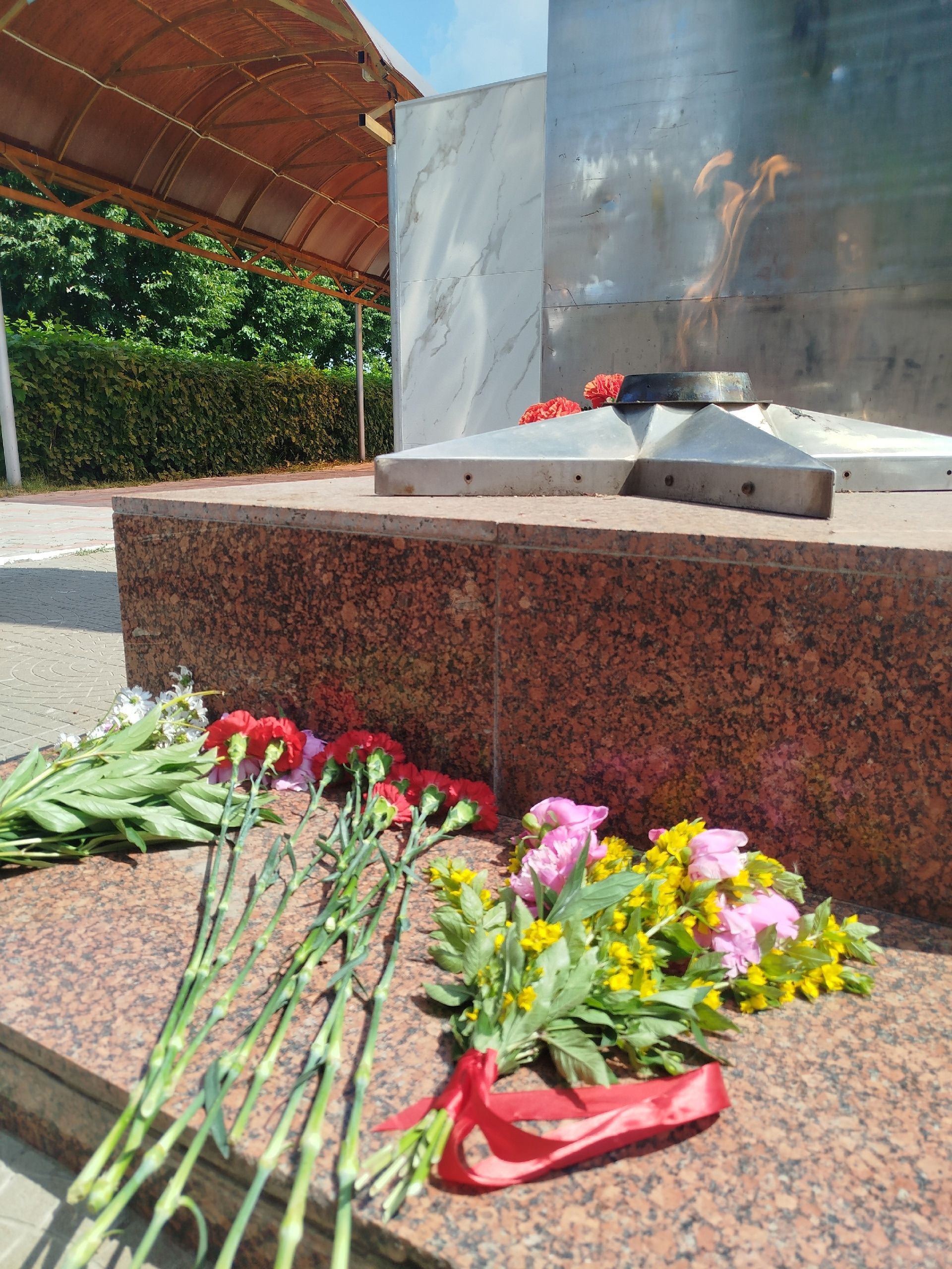 В Пестрецах школьники провели акцию памяти «Реквием» у Вечного огня