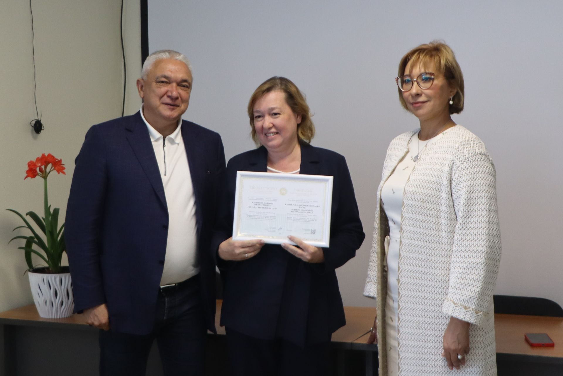 Район үзәк хастаханәсендә ТР Электрон мактау тактасы лауреатларына таныклыклар тапшырдылар