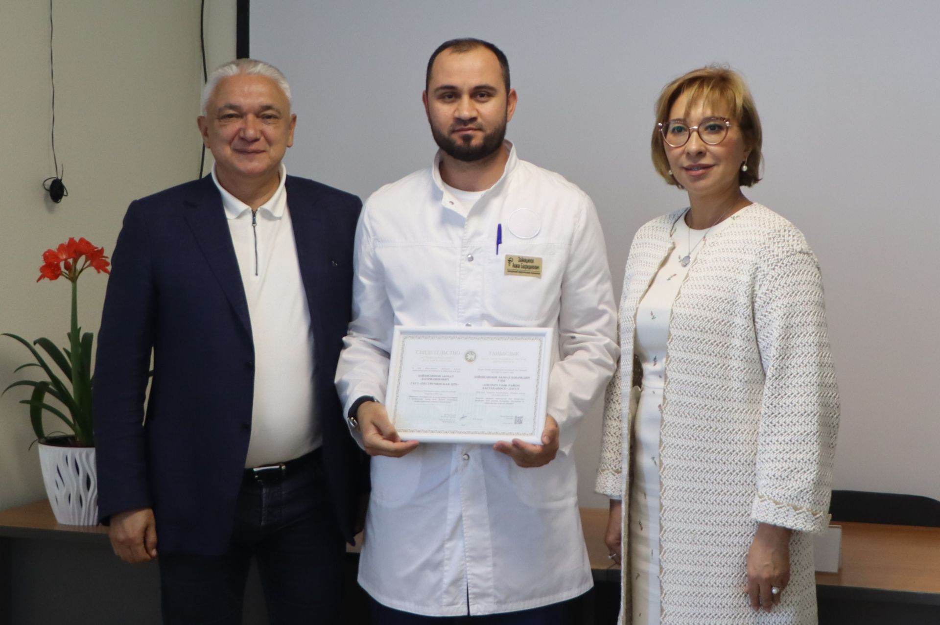 Район үзәк хастаханәсендә ТР Электрон мактау тактасы лауреатларына таныклыклар тапшырдылар