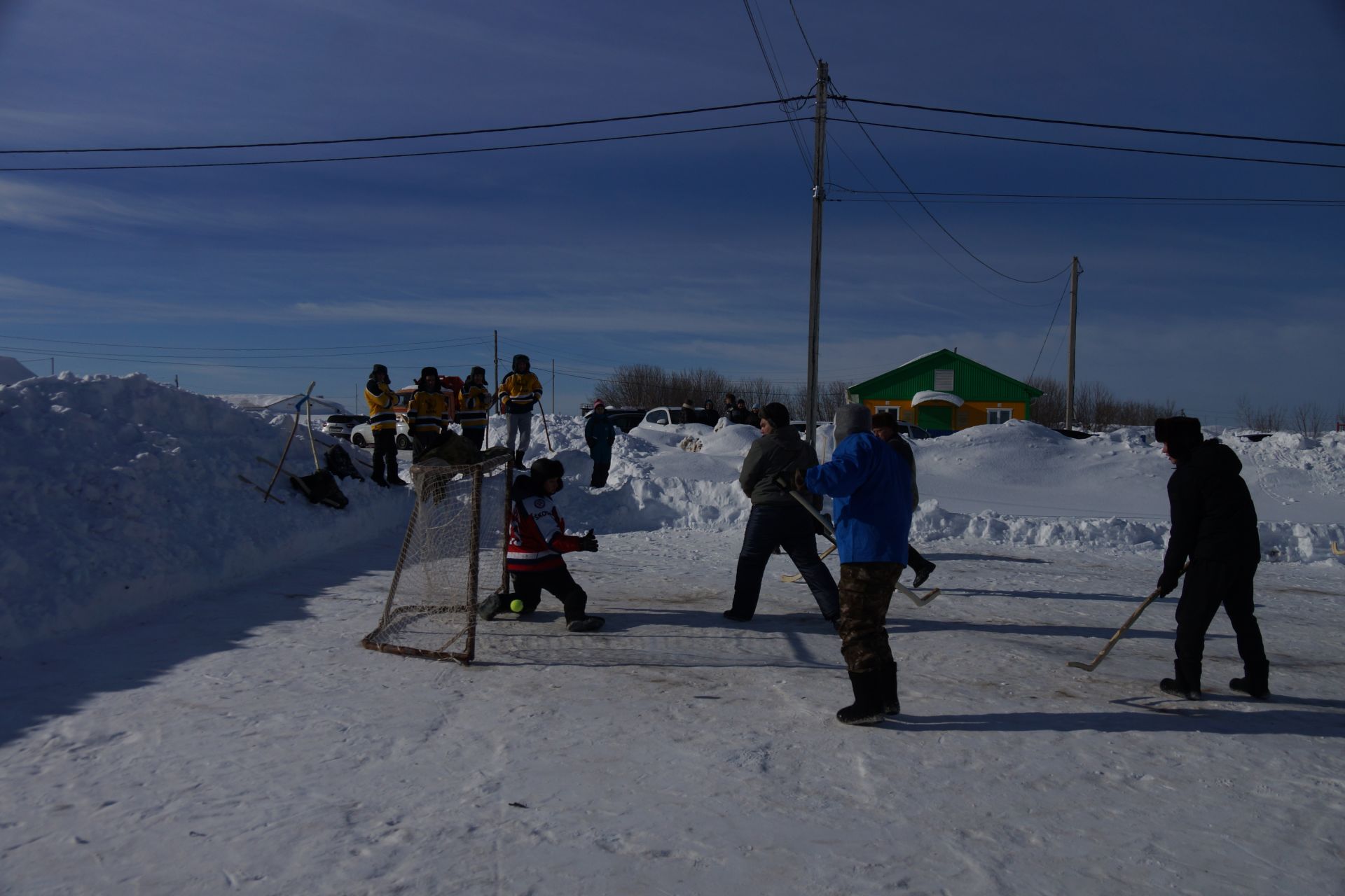 Турнир по хоккею в валенках в селе Шали