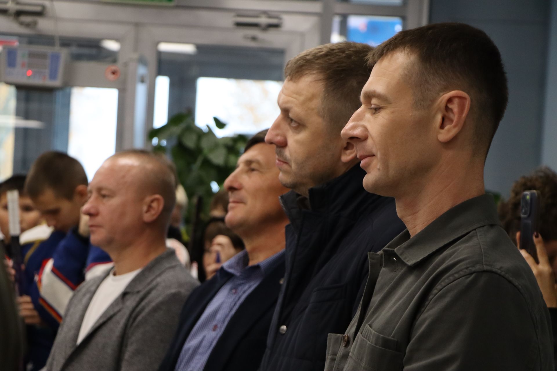 Окрытие ледового дворца после ремонта