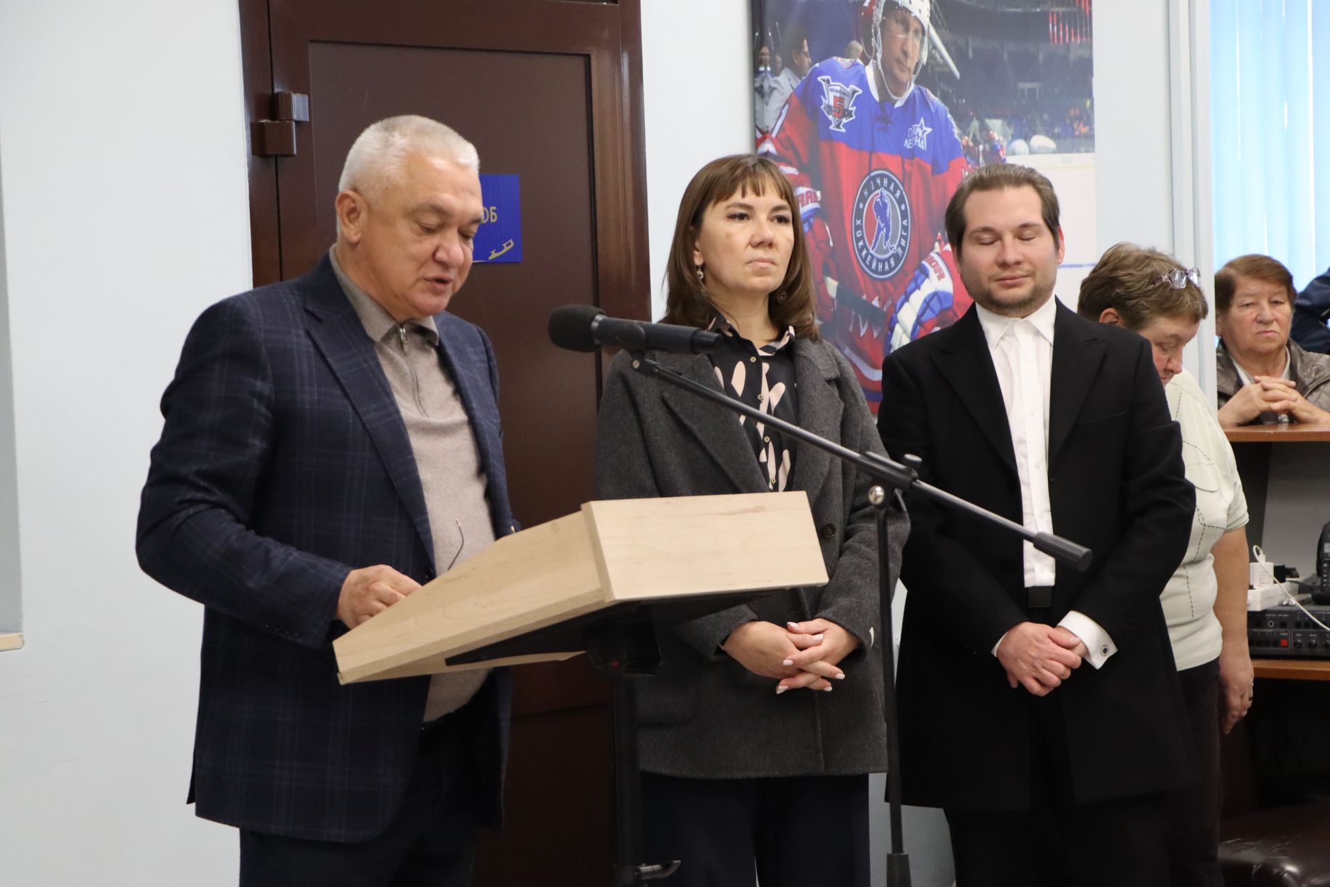 Окрытие ледового дворца после ремонта