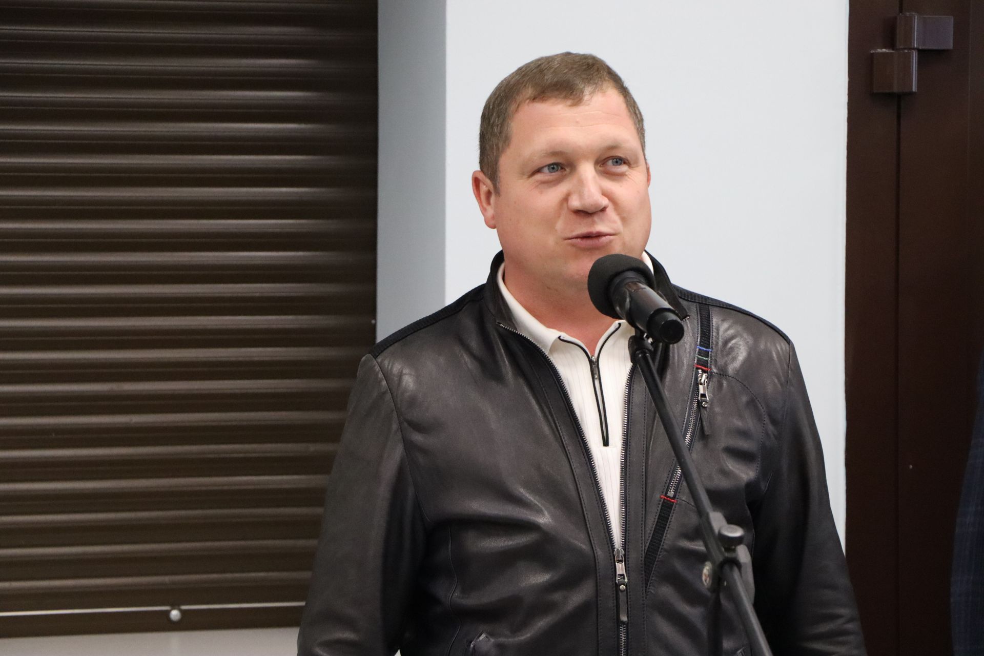 Окрытие ледового дворца после ремонта