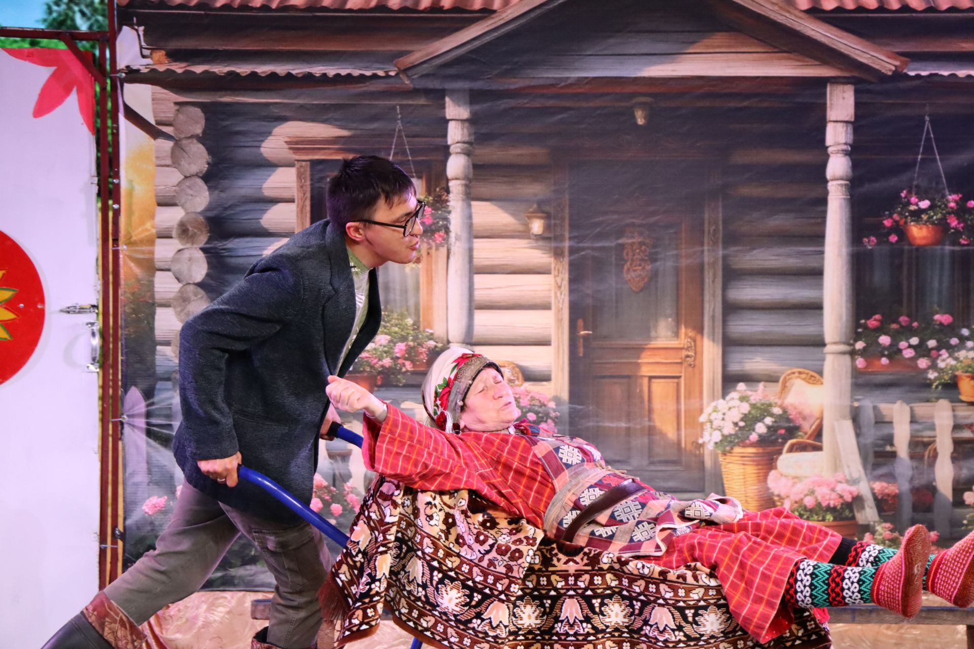 «Гөргөри кияүләре» комедиясе