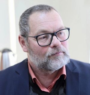 Уважаемый Валерий Владимирович, сердечно поздравляем вас с днем рождения!