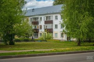 Госжилинспекция РТ предупредила об опасности высоких деревьев у домов