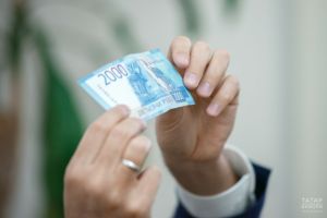 Эксперт назвал дефекты купюр, с которыми откажут в магазине
