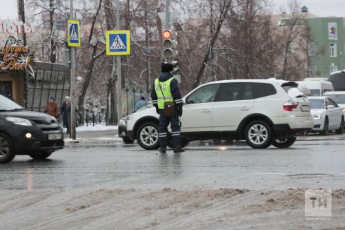 Водителям напомнили об опасностях осеннего и зимнего сезонов