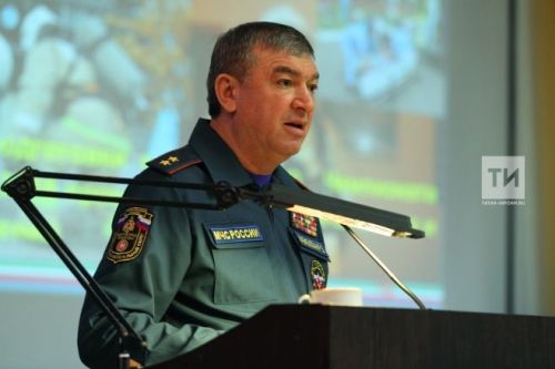 Глава МЧС Татарстана поздравил коллег и ветеранов ведомства с Днем спасателя