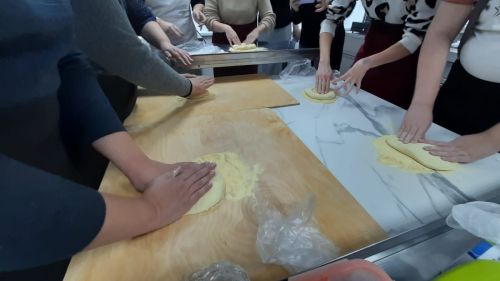 Люди с ОВЗ приготовили пиццу на мастер-классе в Пестрецах