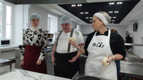 Люди с ОВЗ приготовили пиццу на мастер-классе в Пестрецах