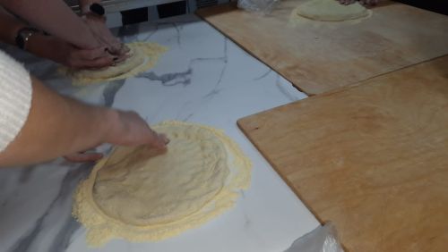 Люди с ОВЗ приготовили пиццу на мастер-классе в Пестрецах