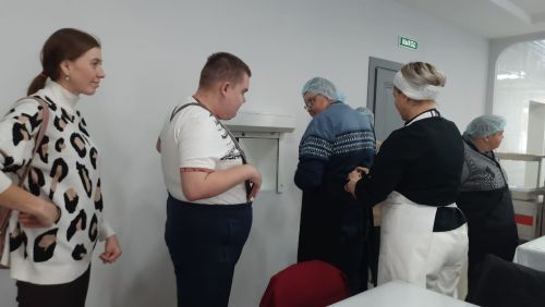 Люди с ОВЗ приготовили пиццу на мастер-классе в Пестрецах