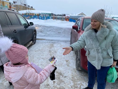 В Пестрецах дети раздали взрослым памятки по ПДД
