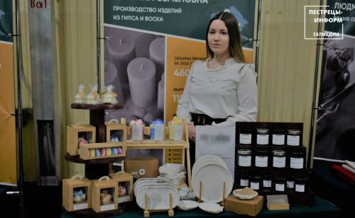 Студентка из села Пестрецы своими руками делает декоративные свечи