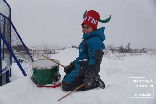В селе Шали прошел турнир по хоккею в валенках