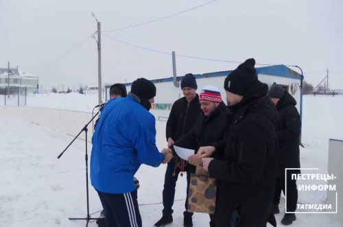В селе Шали прошел турнир по хоккею в валенках