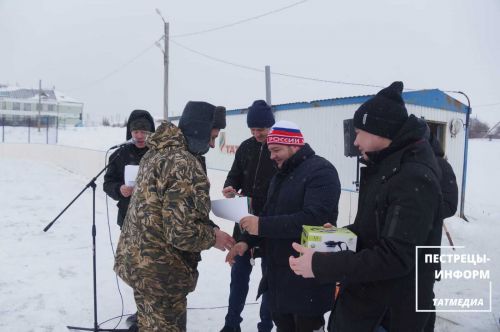 В селе Шали прошел турнир по хоккею в валенках