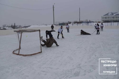 В селе Шали прошел турнир по хоккею в валенках