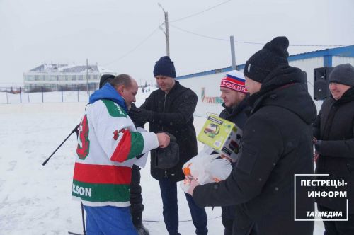 В селе Шали прошел турнир по хоккею в валенках