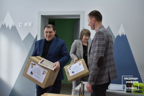 Детям из пестречинской школы-интернат подарили новые инструменты для работы по дереву