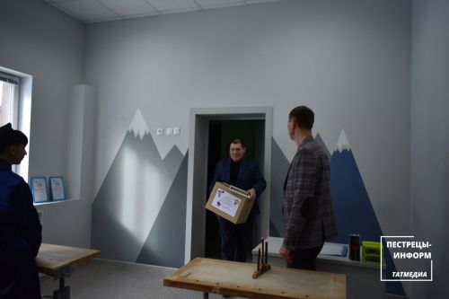 Детям из пестречинской школы-интернат подарили новые инструменты для работы по дереву