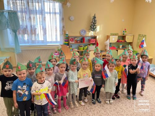 Кечкенә питрәчлеләр хәрби хезмәткәрләргә рәсемнәр җибәрделәр