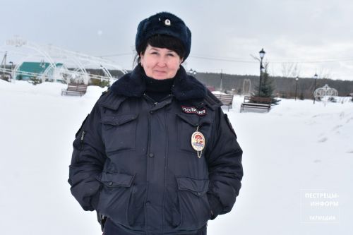 Покой ленино-кокушкинцев охраняет не полицейский, а полицейская