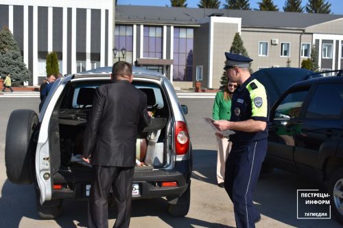 В Пестрецах проверили техническое состояние служебных машин