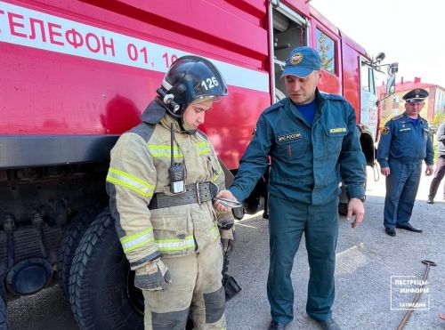 Пестречинские огнеборцы рассказали детям о своей работе