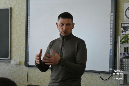 Питрәч районыннан мобилизацияләнгән укытучы үз укучылары белән очрашты
