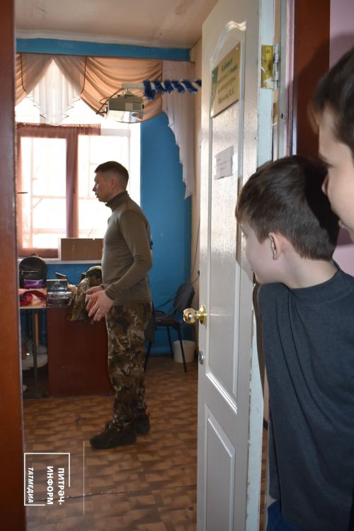 Питрәч районыннан мобилизацияләнгән укытучы үз укучылары белән очрашты
