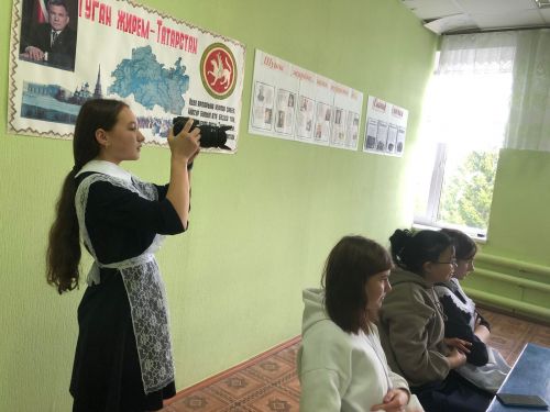Ученики Конской школы встретились с опытным фотокорреспондентом района