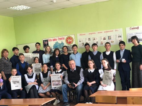 Ученики Конской школы встретились с опытным фотокорреспондентом района