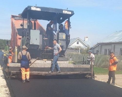 В селе Конь заасфальтировали дорогу к школе