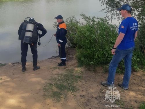 В Татарстане водолазы достали из озера тело мужчины