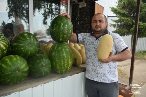 Как правильно выбрать арбуз, чтобы и вкусом насладиться, и не отравиться