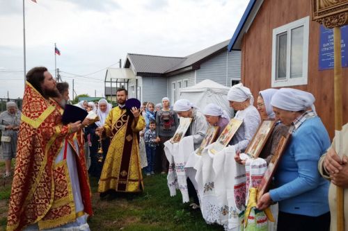 Храм святых Царственных страстотерпцев села Кулаево отметил первый престольный праздник