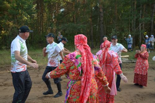Шалинцы встретили участников конного пробега