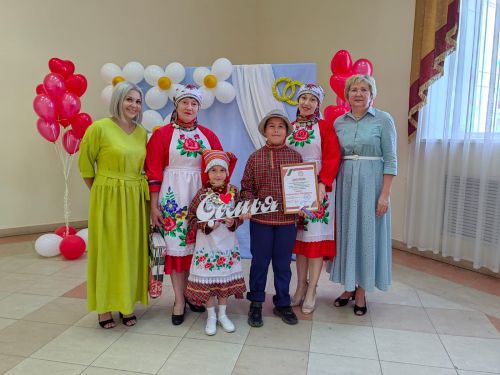 Наградили победителей фотоконкурса «Семья - хранитель традиций»