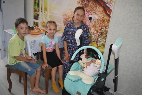 Семья из Царево уже почти год живет в разлуке с любимым отцом и мужем